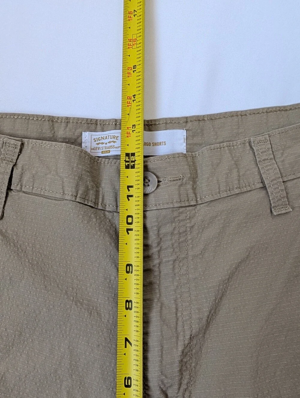 Signature by Levi Strauss Khaki Cargo Shorts Men's Size 34 Comfy Stretch Casual